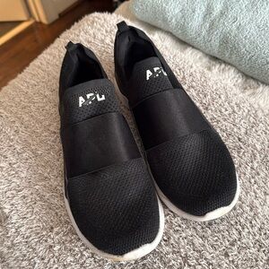 Women’s black TechLoom APL sneakers